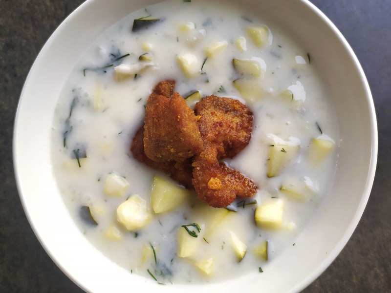 Hűvös cukkíni főzelék paprikás harcsa falatokkal